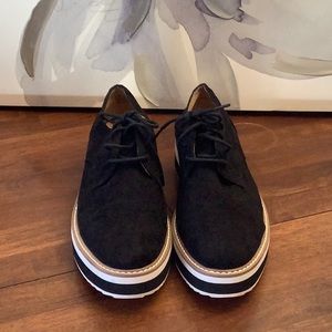 Lace up Oxford shoes